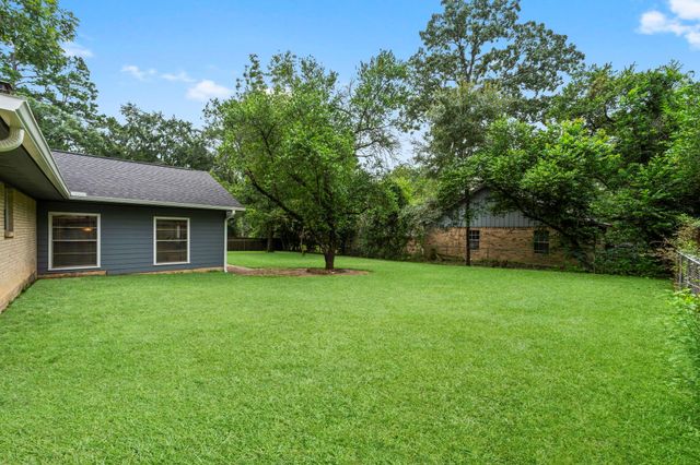 209 Summit Drive, Conroe, TX 77303