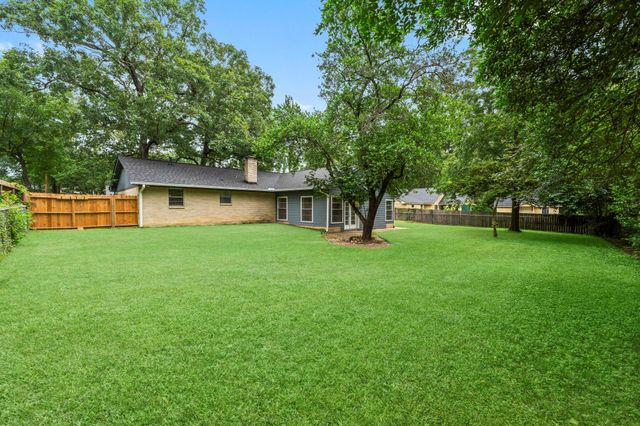 209 Summit Drive, Conroe, TX 77303