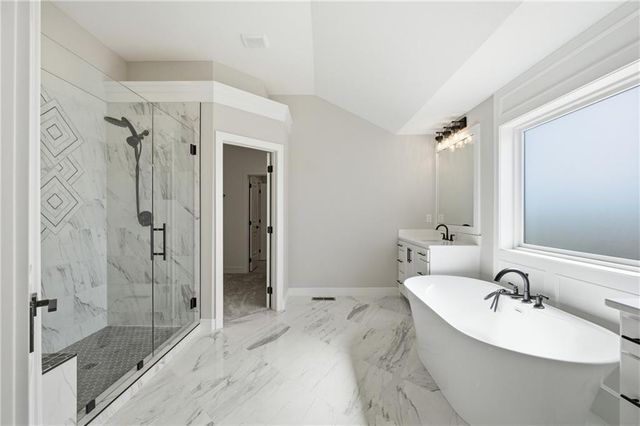 8734 N FARLEY Avenue, Kansas City, MO 64157