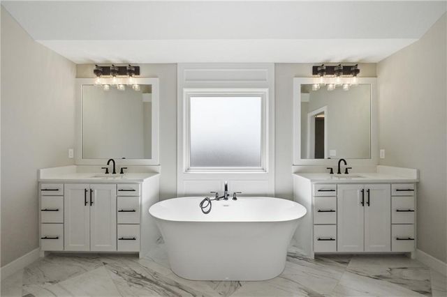 8734 N FARLEY Avenue, Kansas City, MO 64157