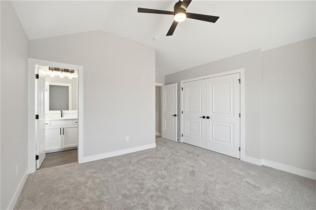 8734 N FARLEY Avenue, Kansas City, MO 64157