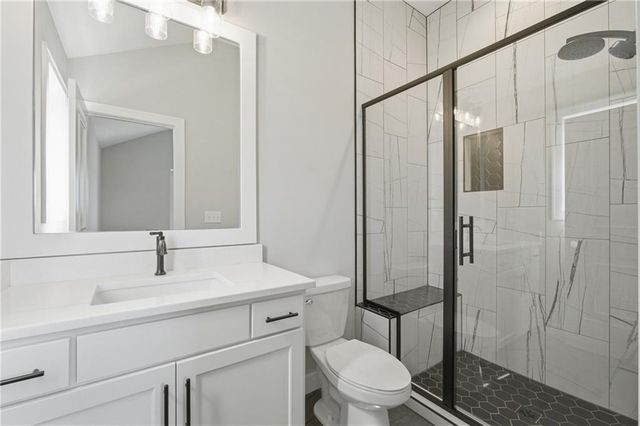 8734 N FARLEY Avenue, Kansas City, MO 64157