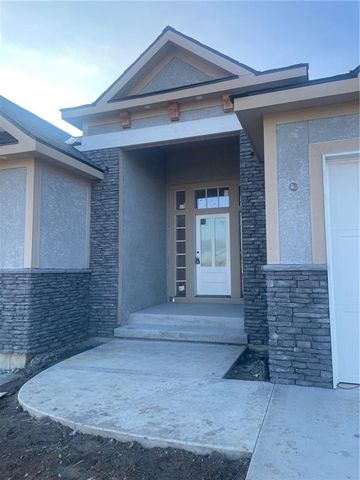 8734 N FARLEY Avenue, Kansas City, MO 64157