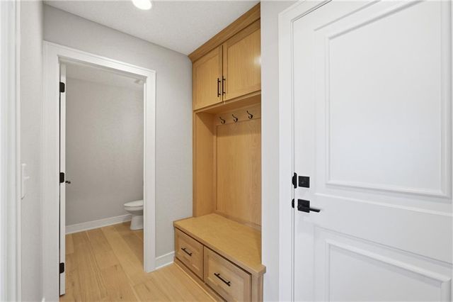 8734 N FARLEY Avenue, Kansas City, MO 64157