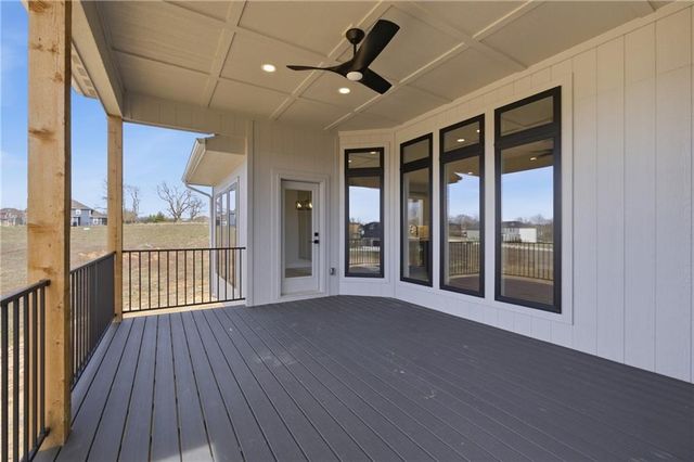 8734 N FARLEY Avenue, Kansas City, MO 64157