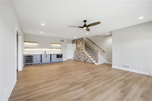 8734 N FARLEY Avenue, Kansas City, MO 64157