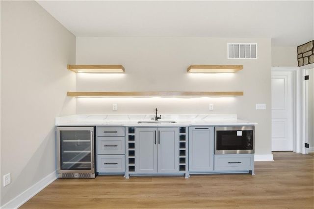 8734 N FARLEY Avenue, Kansas City, MO 64157