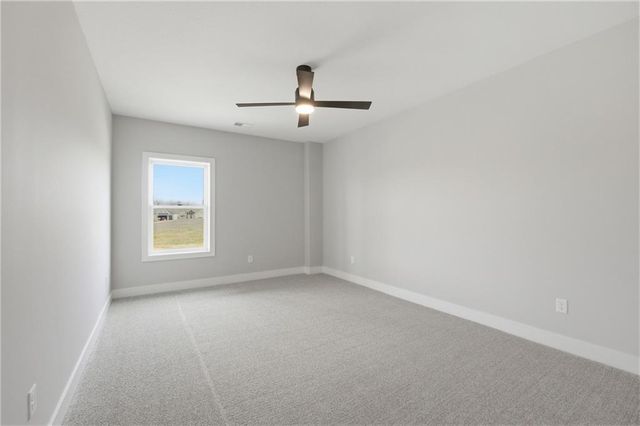 8734 N FARLEY Avenue, Kansas City, MO 64157