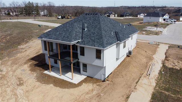 8734 N FARLEY Avenue, Kansas City, MO 64157