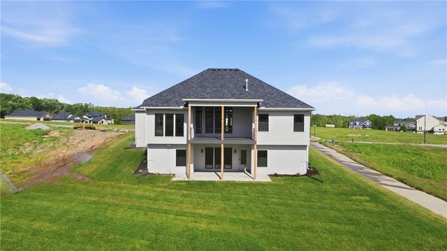 8734 N FARLEY Avenue, Kansas City, MO 64157
