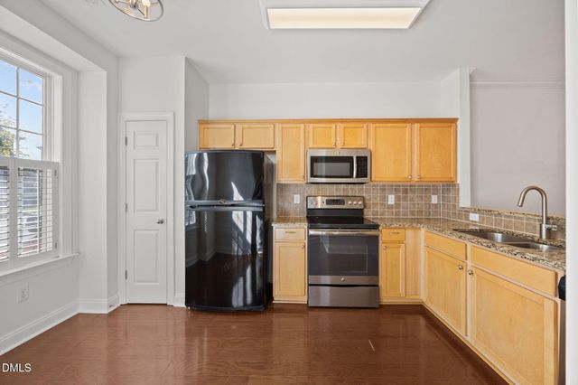 183 Lumina Place, Holly Springs, NC 27540