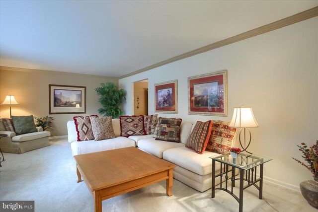 516 LAMP POST LN, Camp Hill, PA 17011