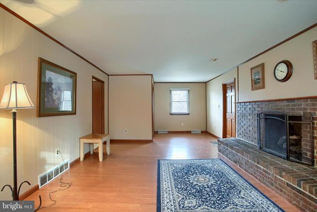 516 LAMP POST LN, Camp Hill, PA 17011