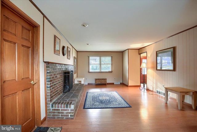 516 LAMP POST LN, Camp Hill, PA 17011