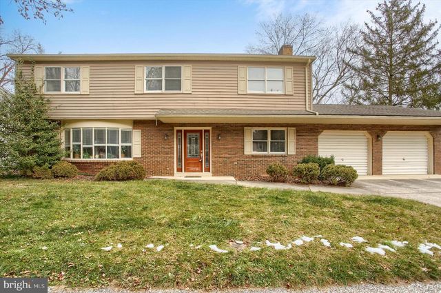 516 LAMP POST LN, Camp Hill, PA 17011