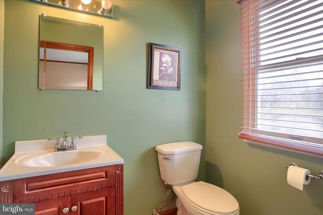 516 LAMP POST LN, Camp Hill, PA 17011