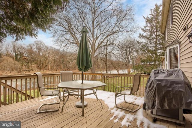 516 LAMP POST LN, Camp Hill, PA 17011