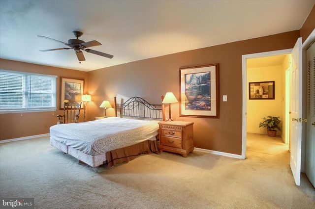 516 LAMP POST LN, Camp Hill, PA 17011