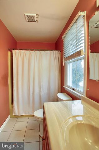 516 LAMP POST LN, Camp Hill, PA 17011