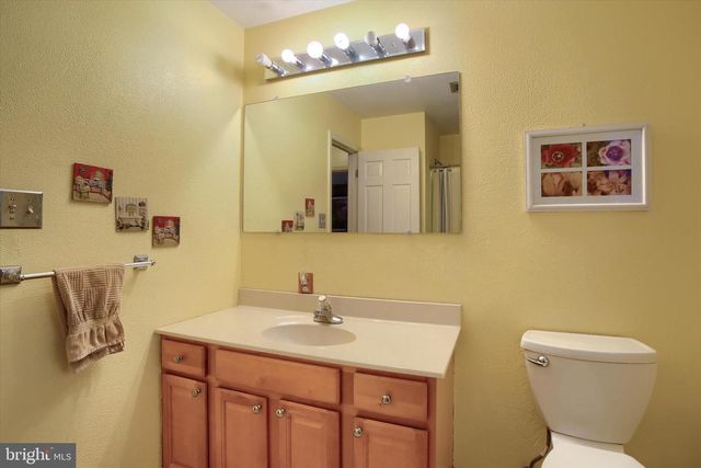 516 LAMP POST LN, Camp Hill, PA 17011