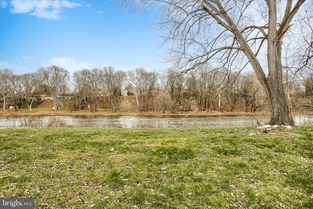 516 LAMP POST LN, Camp Hill, PA 17011