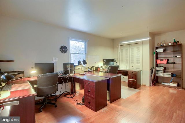 516 LAMP POST LN, Camp Hill, PA 17011