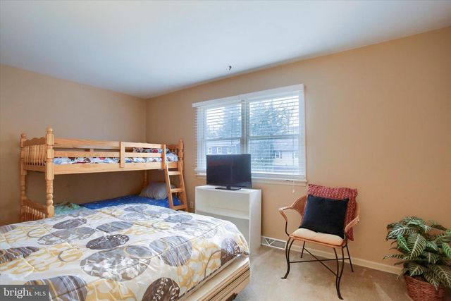 516 LAMP POST LN, Camp Hill, PA 17011