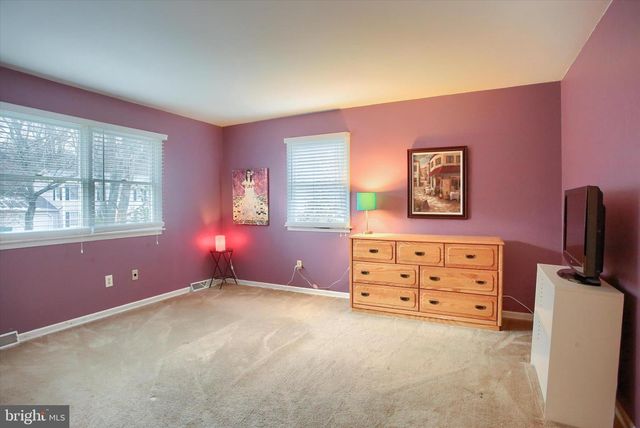 516 LAMP POST LN, Camp Hill, PA 17011