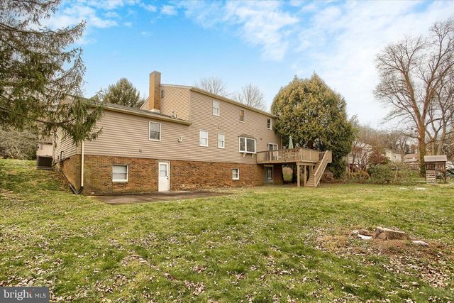 516 LAMP POST LN, Camp Hill, PA 17011