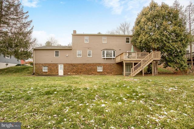 516 LAMP POST LN, Camp Hill, PA 17011