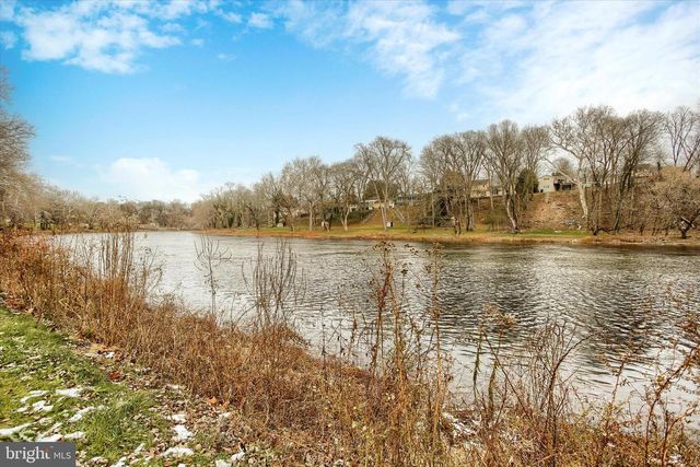 516 LAMP POST LN, Camp Hill, PA 17011