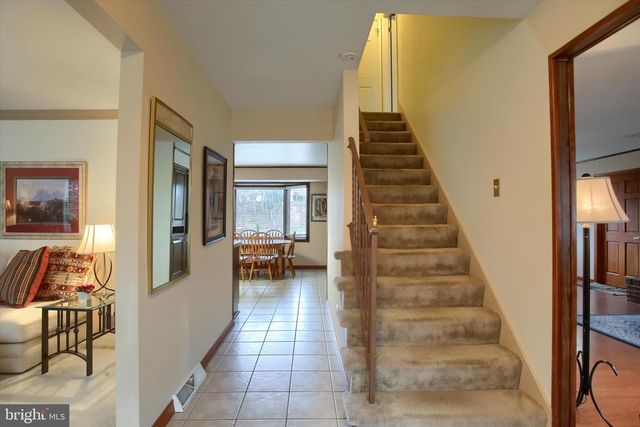 516 LAMP POST LN, Camp Hill, PA 17011