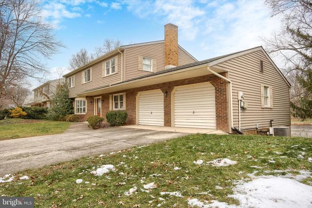 516 LAMP POST LN, Camp Hill, PA 17011