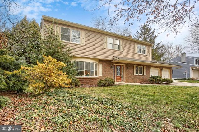 516 LAMP POST LN, Camp Hill, PA 17011