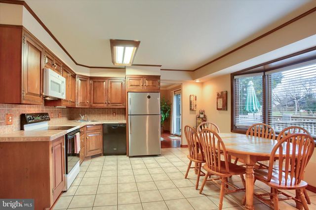 516 LAMP POST LN, Camp Hill, PA 17011