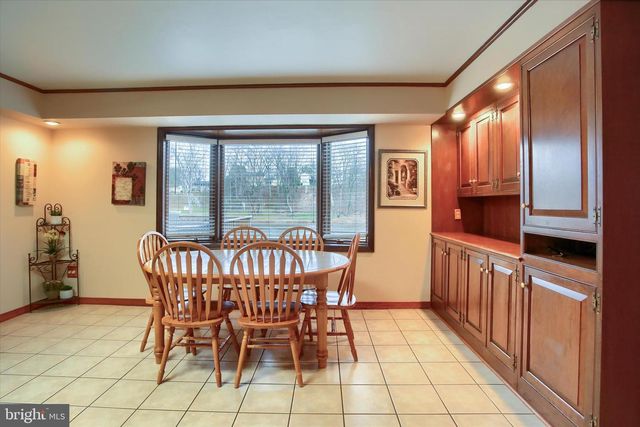 516 LAMP POST LN, Camp Hill, PA 17011