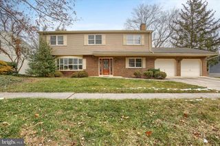 516 LAMP POST LN, Camp Hill, PA 17011