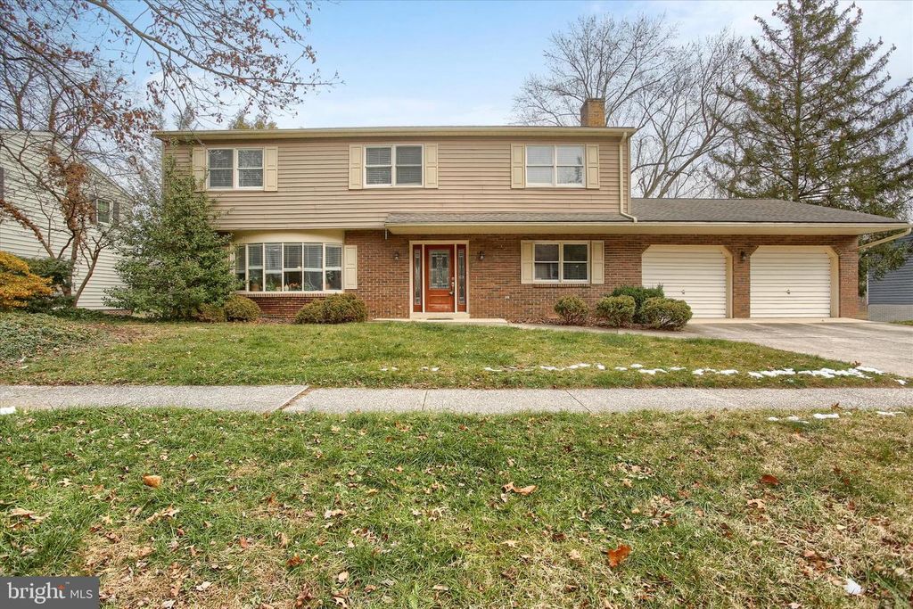 516 LAMP POST LN, Camp Hill, PA 17011