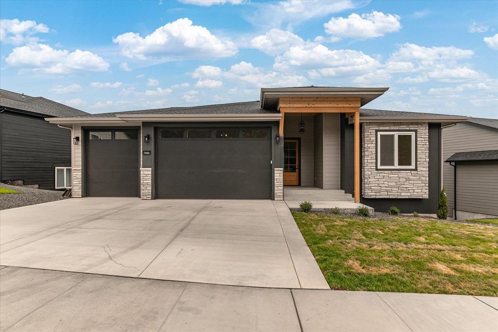 7005 E Beverly Ave, Spokane Valley, WA 99212 photo 2