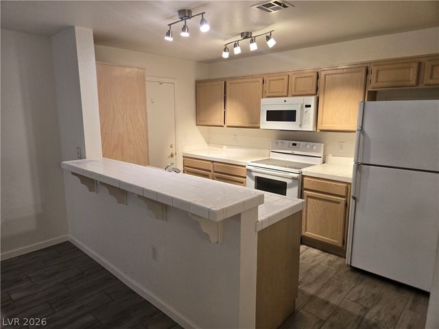 8452 BOSECK Drive 146, Las Vegas, NV 89145