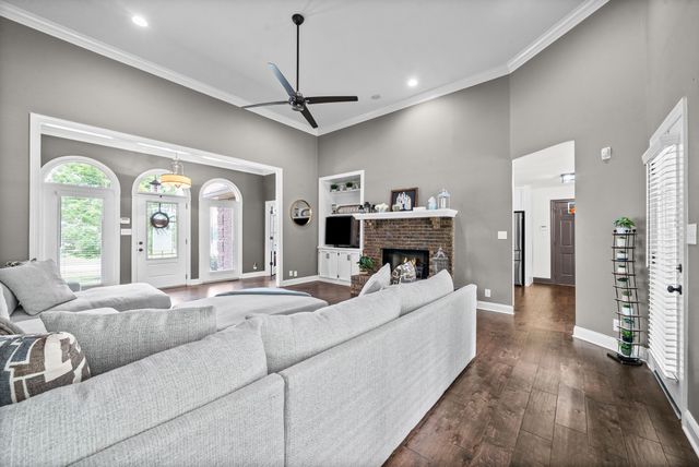 455 Stonemeadow Rd, Clarksville, TN 37043