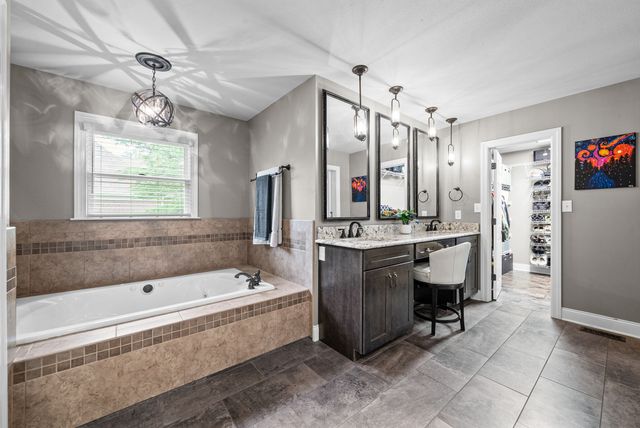 455 Stonemeadow Rd, Clarksville, TN 37043