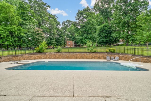 455 Stonemeadow Rd, Clarksville, TN 37043