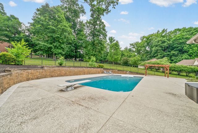 455 Stonemeadow Rd, Clarksville, TN 37043