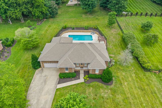 455 Stonemeadow Rd, Clarksville, TN 37043