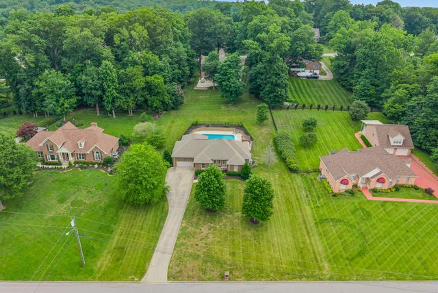 455 Stonemeadow Rd, Clarksville, TN 37043