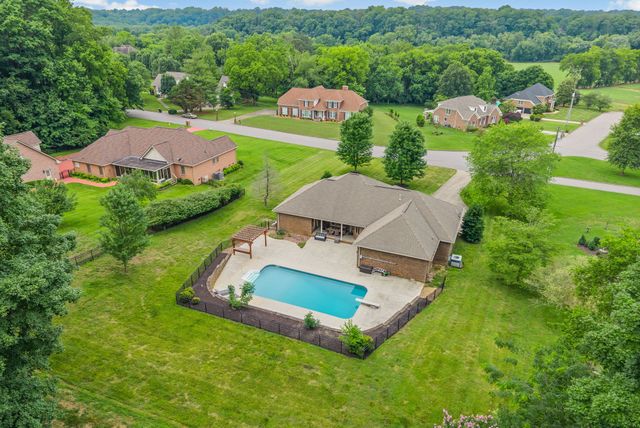 455 Stonemeadow Rd, Clarksville, TN 37043