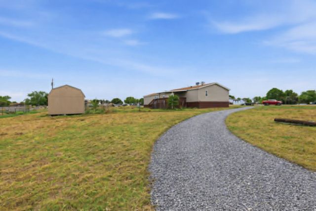 8621 Meadow Way Lane, Alvarado, TX 76009