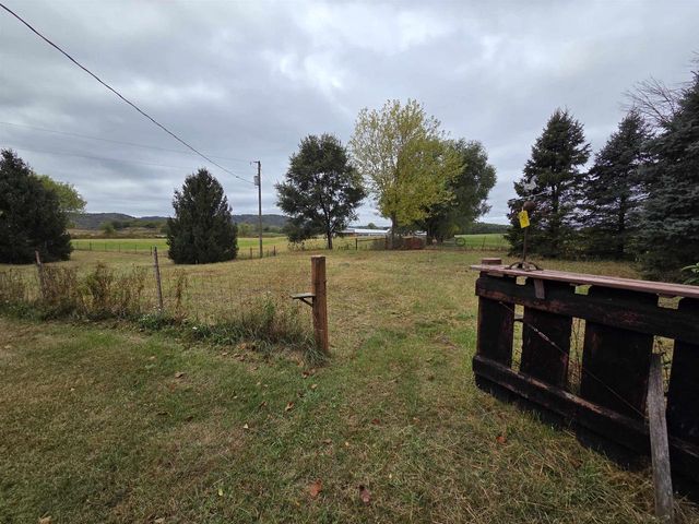 7610 N Prairie Road, Muscoda, WI 53573