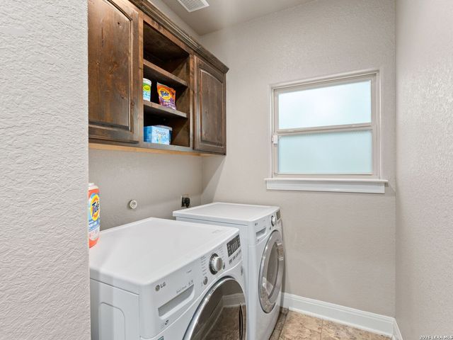 215 County Road 3829, San Antonio, TX 78253